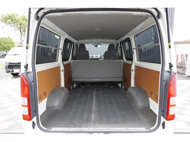 ハイエースバン ＤＸ　ＧＬパッケージ　２．０Ｇ　５ドア　６人乗り　Ｒガラススライド　実走行１．７万ｋｍ　電格ミラー　最積１２５０ｋｇ　キーレスキー　フロアマット　ドアバイザー　ヘッドライトレベライザー　エアコン　ＣＤデッキ（21枚目）