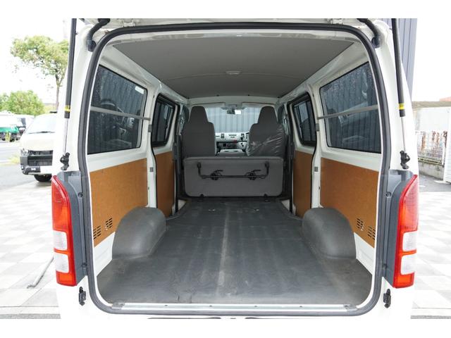 ハイエースバン ＤＸ　ＧＬパッケージ　２．０Ｇ　５ドア　６人乗り　Ｒガラススライド　実走行１．７万ｋｍ　電格ミラー　最積１２５０ｋｇ　キーレスキー　フロアマット　ドアバイザー　ヘッドライトレベライザー　エアコン　ＣＤデッキ（22枚目）