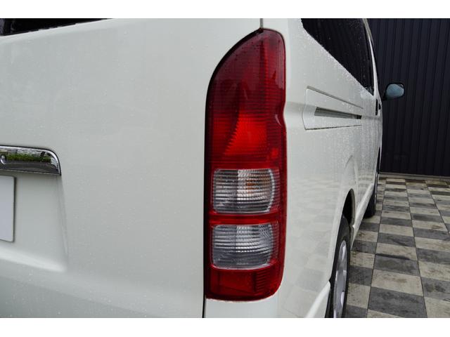 ハイエースバン ＤＸ　ＧＬパッケージ　２．０Ｇ　５ドア　６人乗り　Ｒガラススライド　実走行１．７万ｋｍ　電格ミラー　最積１２５０ｋｇ　キーレスキー　フロアマット　ドアバイザー　ヘッドライトレベライザー　エアコン　ＣＤデッキ（27枚目）