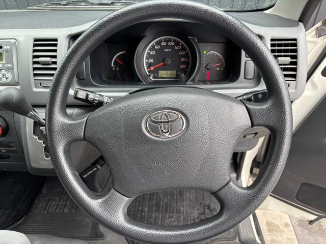 ハイエースバン ＤＸ　ＧＬパッケージ　２．０Ｇ　５ドア　６人乗り　Ｒガラススライド　実走行１．７万ｋｍ　電格ミラー　最積１２５０ｋｇ　キーレスキー　フロアマット　ドアバイザー　ヘッドライトレベライザー　エアコン　ＣＤデッキ（40枚目）