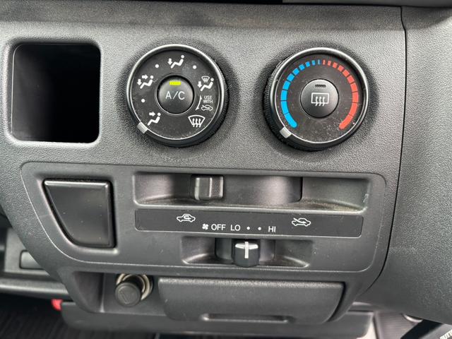ハイエースバン ＤＸ　ＧＬパッケージ　２．０Ｇ　５ドア　６人乗り　Ｒガラススライド　実走行１．７万ｋｍ　電格ミラー　最積１２５０ｋｇ　キーレスキー　フロアマット　ドアバイザー　ヘッドライトレベライザー　エアコン　ＣＤデッキ（44枚目）