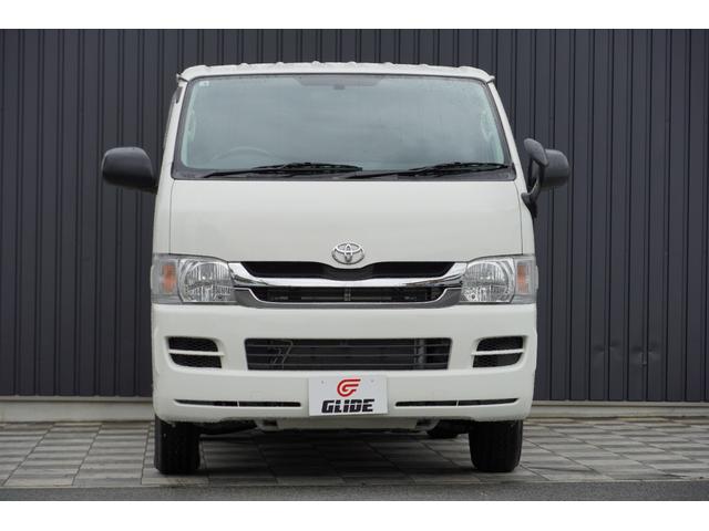 ハイエースバン ＤＸ　ＧＬパッケージ　２．０Ｇ　５ドア　６人乗り　Ｒガラススライド　実走行１．７万ｋｍ　電格ミラー　最積１２５０ｋｇ　キーレスキー　フロアマット　ドアバイザー　ヘッドライトレベライザー　エアコン　ＣＤデッキ（54枚目）