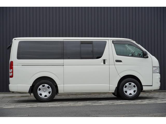 ハイエースバン ＤＸ　ＧＬパッケージ　２．０Ｇ　５ドア　６人乗り　Ｒガラススライド　実走行１．７万ｋｍ　電格ミラー　最積１２５０ｋｇ　キーレスキー　フロアマット　ドアバイザー　ヘッドライトレベライザー　エアコン　ＣＤデッキ（56枚目）