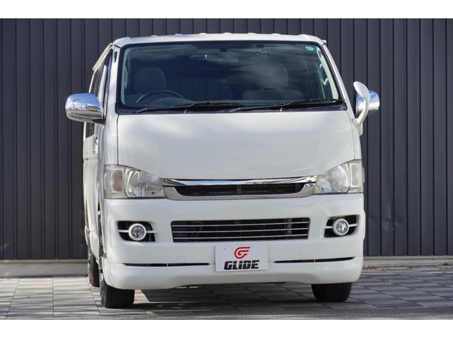 ハイエースバン ロングスーパーGL 3.0D バットフェイスボンネット ベットキット ALPINE フリップダウンモニター BARBERO17インチAW PARADA Wレター ローダウン リアガラススライドガラス タイベル交換済み(5枚目)