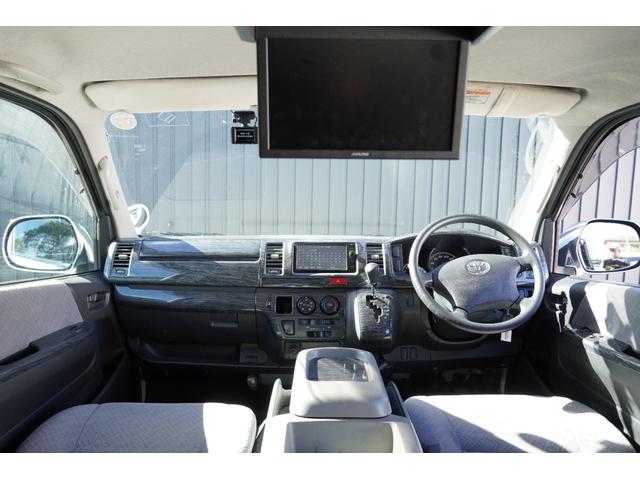 ハイエースバン ロングスーパーGL 3.0D バットフェイスボンネット ベットキット ALPINE フリップダウンモニター BARBERO17インチAW PARADA Wレター ローダウン リアガラススライドガラス タイベル交換済み(12枚目)