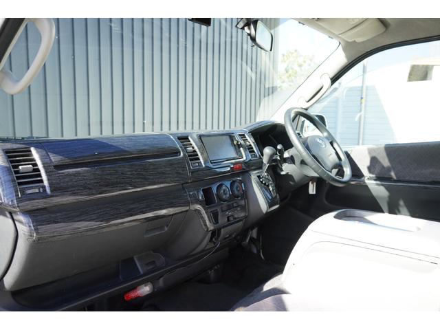 ハイエースバン ロングスーパーGL 3.0D バットフェイスボンネット ベットキット ALPINE フリップダウンモニター BARBERO17インチAW PARADA Wレター ローダウン リアガラススライドガラス タイベル交換済み(15枚目)