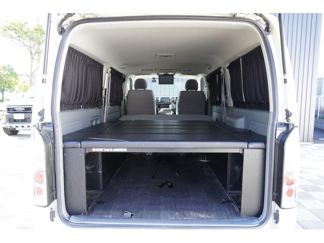 ハイエースバン ロングスーパーGL 3.0D バットフェイスボンネット ベットキット ALPINE フリップダウンモニター BARBERO17インチAW PARADA Wレター ローダウン リアガラススライドガラス タイベル交換済み(22枚目)