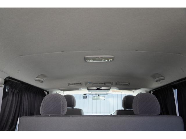 ハイエースバン ロングスーパーGL 3.0D バットフェイスボンネット ベットキット ALPINE フリップダウンモニター BARBERO17インチAW PARADA Wレター ローダウン リアガラススライドガラス タイベル交換済み(24枚目)