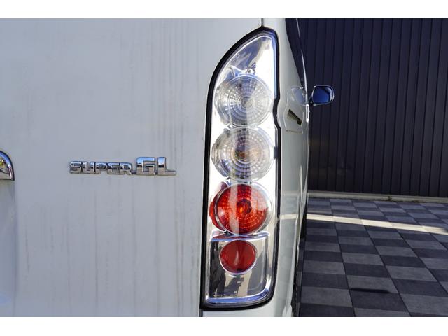 ハイエースバン ロングスーパーGL 3.0D バットフェイスボンネット ベットキット ALPINE フリップダウンモニター BARBERO17インチAW PARADA Wレター ローダウン リアガラススライドガラス タイベル交換済み(33枚目)