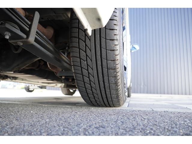 ハイエースバン ロングスーパーGL 3.0D バットフェイスボンネット ベットキット ALPINE フリップダウンモニター BARBERO17インチAW PARADA Wレター ローダウン リアガラススライドガラス タイベル交換済み(37枚目)