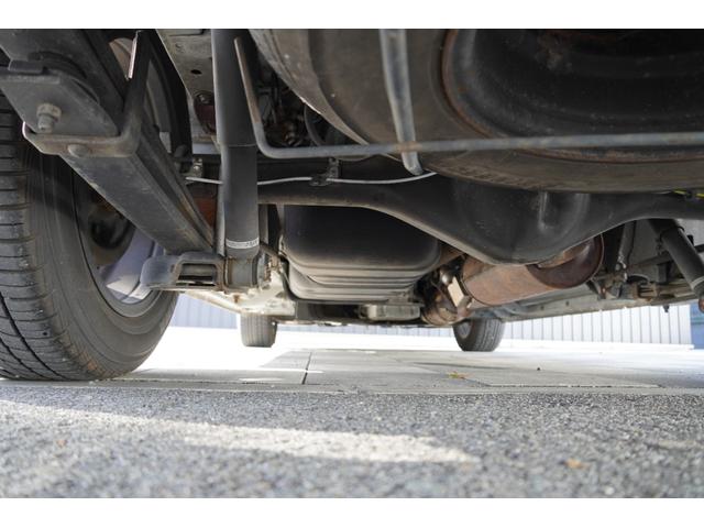 ハイエースバン ロングスーパーGL 3.0D バットフェイスボンネット ベットキット ALPINE フリップダウンモニター BARBERO17インチAW PARADA Wレター ローダウン リアガラススライドガラス タイベル交換済み(42枚目)