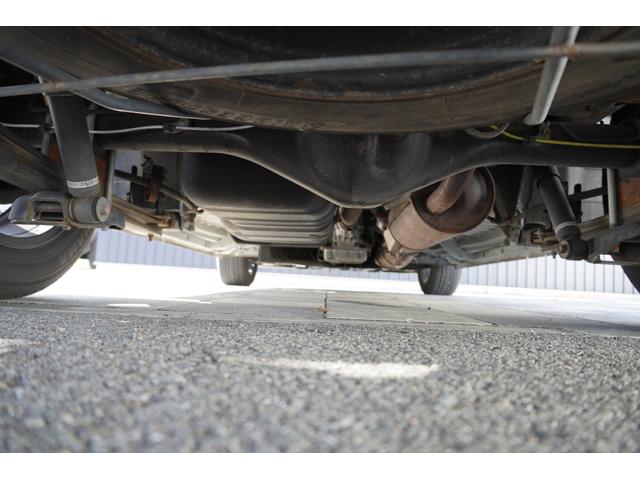 ハイエースバン ロングスーパーGL 3.0D バットフェイスボンネット ベットキット ALPINE フリップダウンモニター BARBERO17インチAW PARADA Wレター ローダウン リアガラススライドガラス タイベル交換済み(43枚目)