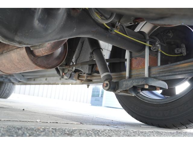 ハイエースバン ロングスーパーGL 3.0D バットフェイスボンネット ベットキット ALPINE フリップダウンモニター BARBERO17インチAW PARADA Wレター ローダウン リアガラススライドガラス タイベル交換済み(45枚目)