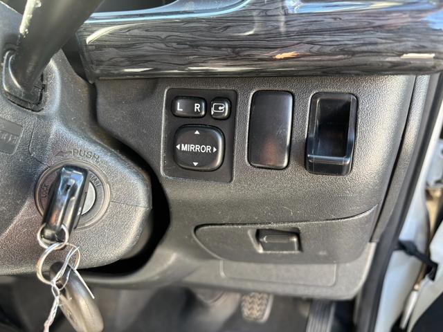 ハイエースバン ロングスーパーGL 3.0D バットフェイスボンネット ベットキット ALPINE フリップダウンモニター BARBERO17インチAW PARADA Wレター ローダウン リアガラススライドガラス タイベル交換済み(52枚目)