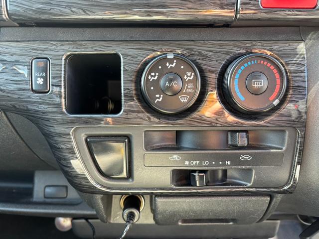 ハイエースバン ロングスーパーGL 3.0D バットフェイスボンネット ベットキット ALPINE フリップダウンモニター BARBERO17インチAW PARADA Wレター ローダウン リアガラススライドガラス タイベル交換済み(53枚目)