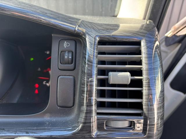 ハイエースバン ロングスーパーGL 3.0D バットフェイスボンネット ベットキット ALPINE フリップダウンモニター BARBERO17インチAW PARADA Wレター ローダウン リアガラススライドガラス タイベル交換済み(55枚目)