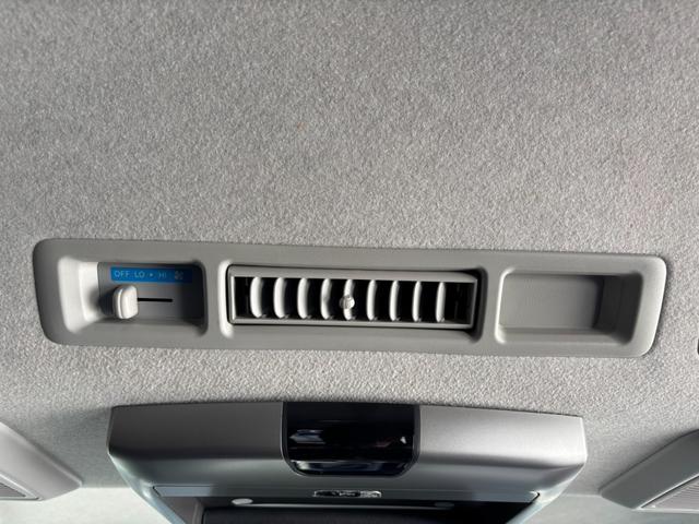 ハイエースバン ロングスーパーGL 3.0D バットフェイスボンネット ベットキット ALPINE フリップダウンモニター BARBERO17インチAW PARADA Wレター ローダウン リアガラススライドガラス タイベル交換済み(56枚目)