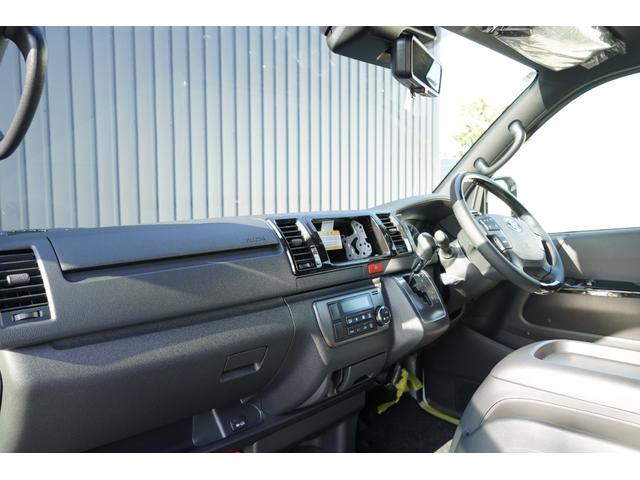 ハイエースバン ロングスーパーGL ダークプライムS 2.8D パノラマビューモニター 両側パワースライドドア Dインナーミラー LEDヘッドライト 専用Sロゴシート 専用プラチナサテンスキーメッキグリル 070パールホワイト トヨタセーフティーセンス(15枚目)