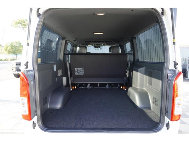 ハイエースバン ロングスーパーGL ダークプライムS 2.8D パノラマビューモニター 両側パワースライドドア Dインナーミラー LEDヘッドライト 専用Sロゴシート 専用プラチナサテンスキーメッキグリル 070パールホワイト トヨタセーフティーセンス(24枚目)