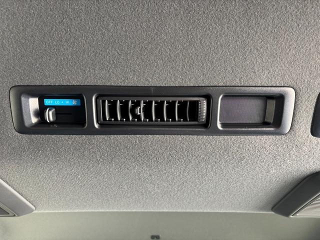 ハイエースバン ロングスーパーGL ダークプライムS 2.8D パノラマビューモニター 両側パワースライドドア Dインナーミラー LEDヘッドライト 専用Sロゴシート 専用プラチナサテンスキーメッキグリル 070パールホワイト トヨタセーフティーセンス(58枚目)