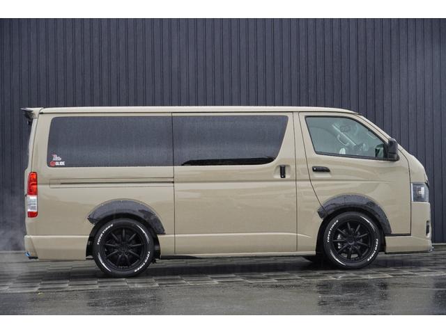 ハイエースバン 　アースカラーＰＫＧ　ＳＡＤフルエアロ　パノラマビューモニター　デジタルインナーミラー　ファブレスＭＣ－９　１８インチＡＷ　カーボンマークレスパネル　オーバーフェンダー　ＡＬＰＩＮＥ　ＤＡ（7枚目）