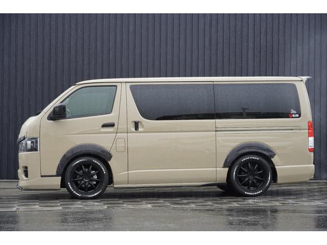 ハイエースバン 　アースカラーＰＫＧ　ＳＡＤフルエアロ　パノラマビューモニター　デジタルインナーミラー　ファブレスＭＣ－９　１８インチＡＷ　カーボンマークレスパネル　オーバーフェンダー　ＡＬＰＩＮＥ　ＤＡ（8枚目）