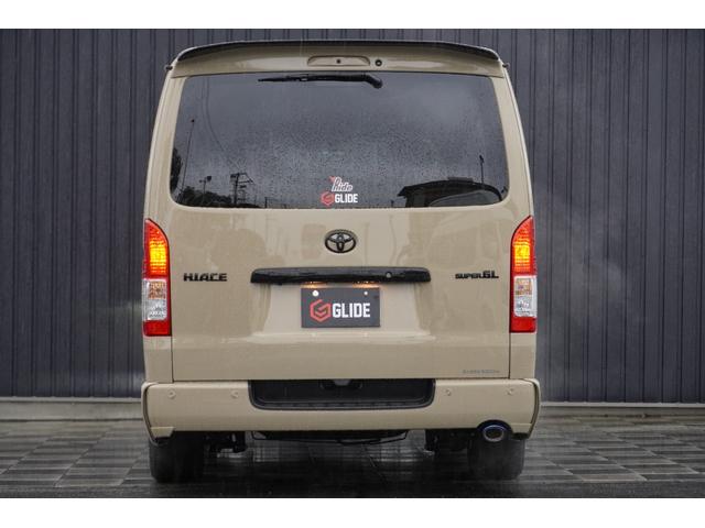 ハイエースバン 　アースカラーＰＫＧ　ＳＡＤフルエアロ　パノラマビューモニター　デジタルインナーミラー　ファブレスＭＣ－９　１８インチＡＷ　カーボンマークレスパネル　オーバーフェンダー　ＡＬＰＩＮＥ　ＤＡ（11枚目）