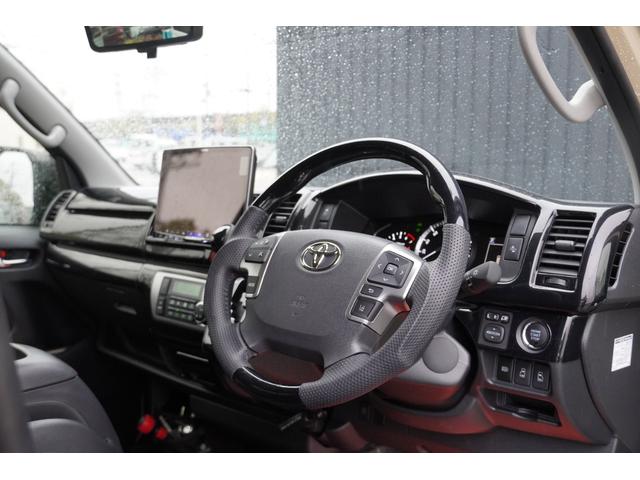 ハイエースバン 　アースカラーＰＫＧ　ＳＡＤフルエアロ　パノラマビューモニター　デジタルインナーミラー　ファブレスＭＣ－９　１８インチＡＷ　カーボンマークレスパネル　オーバーフェンダー　ＡＬＰＩＮＥ　ＤＡ（13枚目）