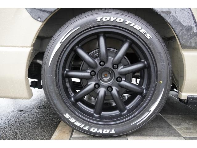 ハイエースバン 　アースカラーＰＫＧ　ＳＡＤフルエアロ　パノラマビューモニター　デジタルインナーミラー　ファブレスＭＣ－９　１８インチＡＷ　カーボンマークレスパネル　オーバーフェンダー　ＡＬＰＩＮＥ　ＤＡ（23枚目）