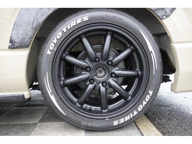 ハイエースバン 　アースカラーＰＫＧ　ＳＡＤフルエアロ　パノラマビューモニター　デジタルインナーミラー　ファブレスＭＣ－９　１８インチＡＷ　カーボンマークレスパネル　オーバーフェンダー　ＡＬＰＩＮＥ　ＤＡ（25枚目）