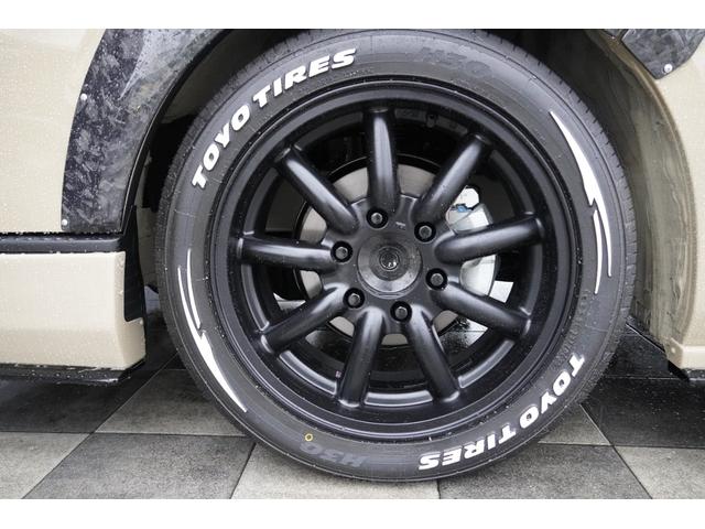 ハイエースバン 　アースカラーＰＫＧ　ＳＡＤフルエアロ　パノラマビューモニター　デジタルインナーミラー　ファブレスＭＣ－９　１８インチＡＷ　カーボンマークレスパネル　オーバーフェンダー　ＡＬＰＩＮＥ　ＤＡ（27枚目）