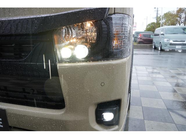 ハイエースバン 　アースカラーＰＫＧ　ＳＡＤフルエアロ　パノラマビューモニター　デジタルインナーミラー　ファブレスＭＣ－９　１８インチＡＷ　カーボンマークレスパネル　オーバーフェンダー　ＡＬＰＩＮＥ　ＤＡ（32枚目）