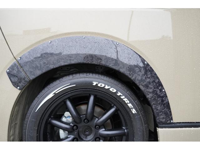 ハイエースバン 　アースカラーＰＫＧ　ＳＡＤフルエアロ　パノラマビューモニター　デジタルインナーミラー　ファブレスＭＣ－９　１８インチＡＷ　カーボンマークレスパネル　オーバーフェンダー　ＡＬＰＩＮＥ　ＤＡ（37枚目）