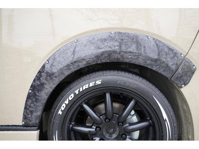 ハイエースバン 　アースカラーＰＫＧ　ＳＡＤフルエアロ　パノラマビューモニター　デジタルインナーミラー　ファブレスＭＣ－９　１８インチＡＷ　カーボンマークレスパネル　オーバーフェンダー　ＡＬＰＩＮＥ　ＤＡ（40枚目）