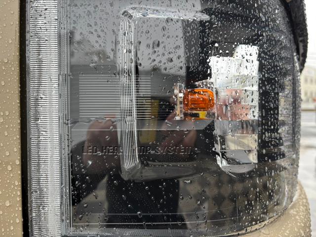 ハイエースバン 　アースカラーＰＫＧ　ＳＡＤフルエアロ　パノラマビューモニター　デジタルインナーミラー　ファブレスＭＣ－９　１８インチＡＷ　カーボンマークレスパネル　オーバーフェンダー　ＡＬＰＩＮＥ　ＤＡ（63枚目）