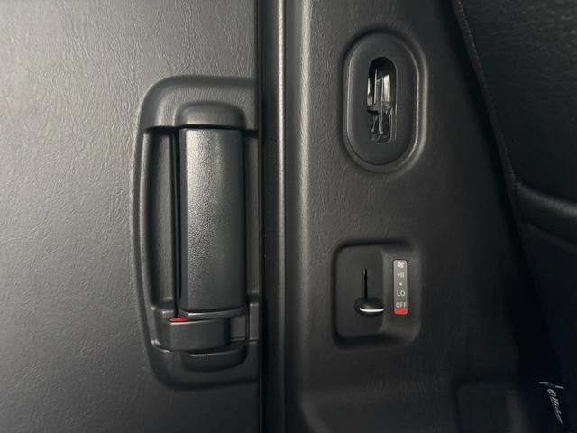 ハイエースバン 　アースカラーＰＫＧ　ＳＡＤフルエアロ　パノラマビューモニター　デジタルインナーミラー　ファブレスＭＣ－９　１８インチＡＷ　カーボンマークレスパネル　オーバーフェンダー　ＡＬＰＩＮＥ　ＤＡ（66枚目）