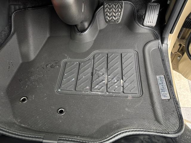 ハイエースバン 　アースカラーＰＫＧ　ＳＡＤフルエアロ　パノラマビューモニター　デジタルインナーミラー　ファブレスＭＣ－９　１８インチＡＷ　カーボンマークレスパネル　オーバーフェンダー　ＡＬＰＩＮＥ　ＤＡ（68枚目）