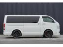 ハイエースバン スーパーＧＬ　ダークプライム　ＵＩビークル足回り　バットフェイスボンネット　ＥＳＳＥＸ１７アルミ　両側パワースライド　キャリパーカバー　ＡＣ１００Ｖ電源　ナビフルセグ　フリップダウンモニター　ＥＴＣ　スマートキー　リアスピーカー（5枚目）