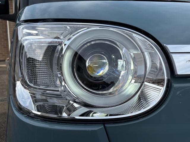 消費電力の少ないＬＥＤヘッドランプを採用。豊かな光量と自然光に近い光質で、夜間のドライブの安全をサポートします。