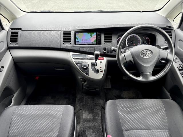 アイシス プラタナ　ユーザー買取車／バックカメラ／Ｂｌｕｅｔｏｏｔｈオーディオ／ビルトインＥＴＣ／電動スライド／スペアキーあり／ＨＩＤヘッドライト／フロントフォグランプ／スマートキー／ワンオーナー（11枚目）