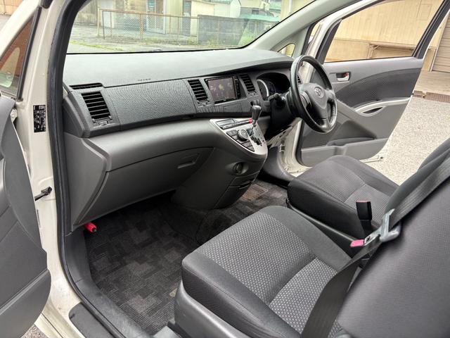 アイシス プラタナ　ユーザー買取車／バックカメラ／Ｂｌｕｅｔｏｏｔｈオーディオ／ビルトインＥＴＣ／電動スライド／スペアキーあり／ＨＩＤヘッドライト／フロントフォグランプ／スマートキー／ワンオーナー（30枚目）