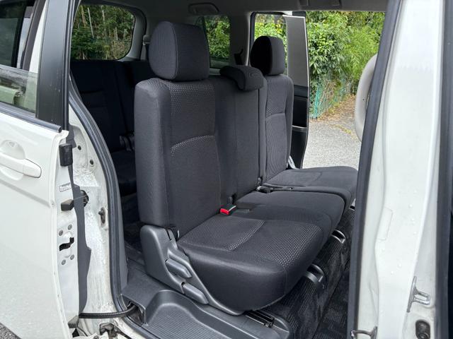アイシス プラタナ　ユーザー買取車／バックカメラ／Ｂｌｕｅｔｏｏｔｈオーディオ／ビルトインＥＴＣ／電動スライド／スペアキーあり／ＨＩＤヘッドライト／フロントフォグランプ／スマートキー／ワンオーナー（31枚目）