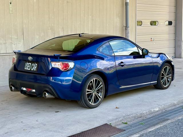 ８６ ＧＴリミテッド　純正ナビ／バックカメラ／Ｂｌｕｅｔｏｏｔｈオーディオ／６ＭＴ／ＥＴＣ／前席シートヒーター／横滑り防止／オートエアコン／ハーフレザーシート／スペアキーあり／メンンテナンスノートあり／オートライト（2枚目）