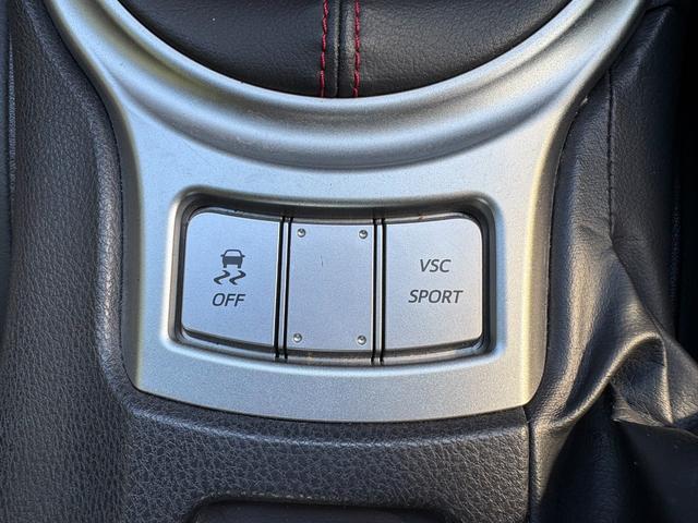 ８６ ＧＴリミテッド　純正ナビ／バックカメラ／Ｂｌｕｅｔｏｏｔｈオーディオ／６ＭＴ／ＥＴＣ／前席シートヒーター／横滑り防止／オートエアコン／ハーフレザーシート／スペアキーあり／メンンテナンスノートあり／オートライト（18枚目）