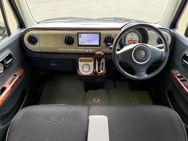 アルトラパン １０ｔｈアニバーサリーリミテッド　距離無制限１年保証付／社外ナビ／Ｂｌｕｅｔｏｏｔｈオーディオ／社内ウッドパネル／フルセグＴＶ／走行中ＴＶＯＫ／シートヒーター／フロントフォグランプ／スペアキー有り／オートライト／オートエアコン（12枚目）