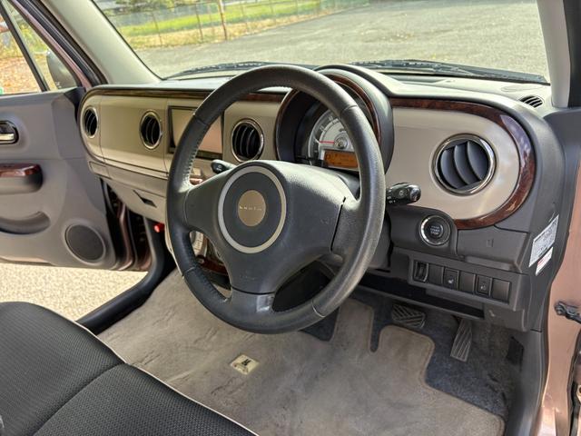 アルトラパン １０ｔｈアニバーサリーリミテッド　距離無制限１年保証付／社外ナビ／Ｂｌｕｅｔｏｏｔｈオーディオ／社内ウッドパネル／フルセグＴＶ／走行中ＴＶＯＫ／シートヒーター／フロントフォグランプ／スペアキー有り／オートライト／オートエアコン（27枚目）