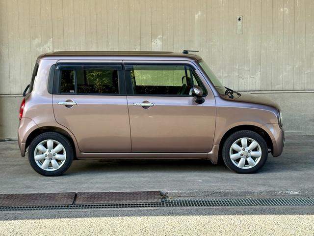 アルトラパン １０ｔｈアニバーサリーリミテッド　距離無制限１年保証付／社外ナビ／Ｂｌｕｅｔｏｏｔｈオーディオ／社内ウッドパネル／フルセグＴＶ／走行中ＴＶＯＫ／シートヒーター／フロントフォグランプ／スペアキー有り／オートライト／オートエアコン（42枚目）