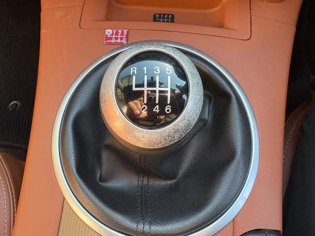 ロードスター ＶＳ　ＲＨＴ　６ＭＴ／純正ナビ／純正メッキアルミ／オートエアコン／シートヒーター／取説・メンテナンスノートあり／スペアキー有り／革シート／ＥＴＣ／バックカメラ／社外マフラー／電動オープン／ｐｉｖｏｔデジタルモニター（8枚目）