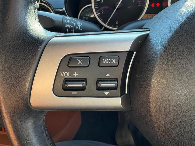 ロードスター ＶＳ　ＲＨＴ　６ＭＴ／純正ナビ／純正メッキアルミ／オートエアコン／シートヒーター／取説・メンテナンスノートあり／スペアキー有り／革シート／ＥＴＣ／バックカメラ／社外マフラー／電動オープン／ｐｉｖｏｔデジタルモニター（20枚目）