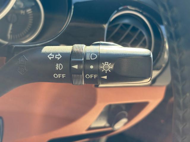 ロードスター ＶＳ　ＲＨＴ　６ＭＴ／純正ナビ／純正メッキアルミ／オートエアコン／シートヒーター／取説・メンテナンスノートあり／スペアキー有り／革シート／ＥＴＣ／バックカメラ／社外マフラー／電動オープン／ｐｉｖｏｔデジタルモニター（23枚目）